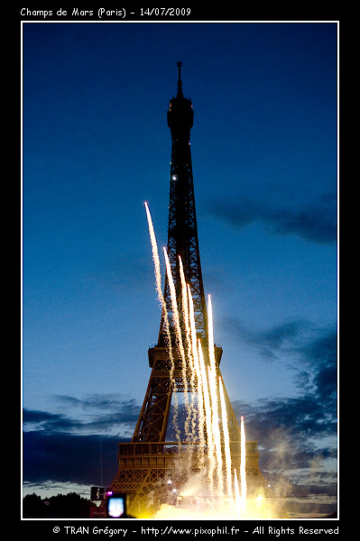 20090714-ChampsDeMars-Fireworks-Prev-0-C.jpg